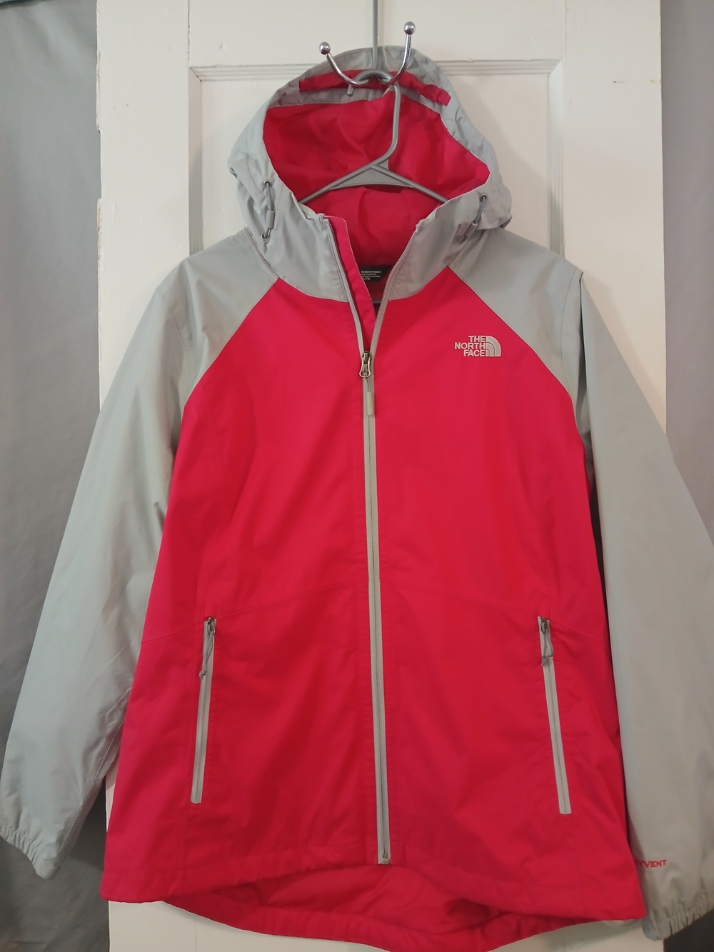 The North Face Women's HyVent Allabout Rain Jacket Hot Pink/Gray [169]